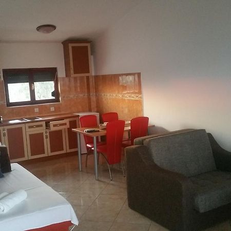 Apartments Tara Улцинь Екстер'єр фото