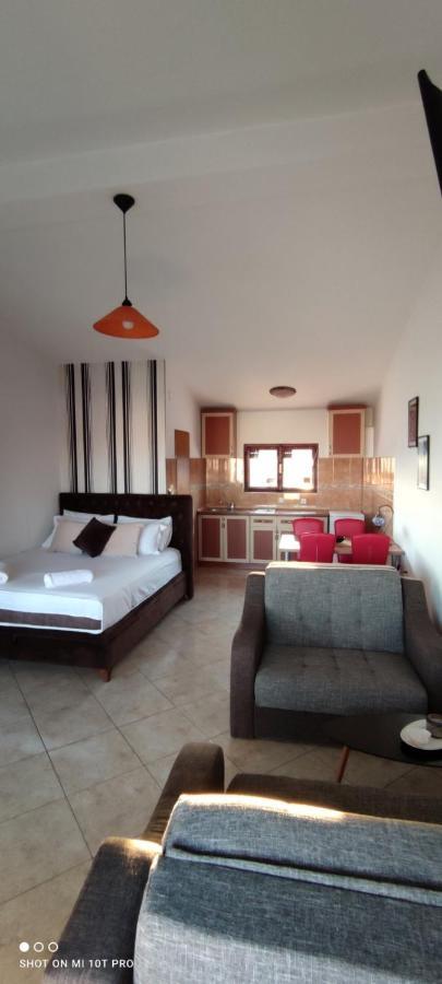 Apartments Tara Улцинь Екстер'єр фото