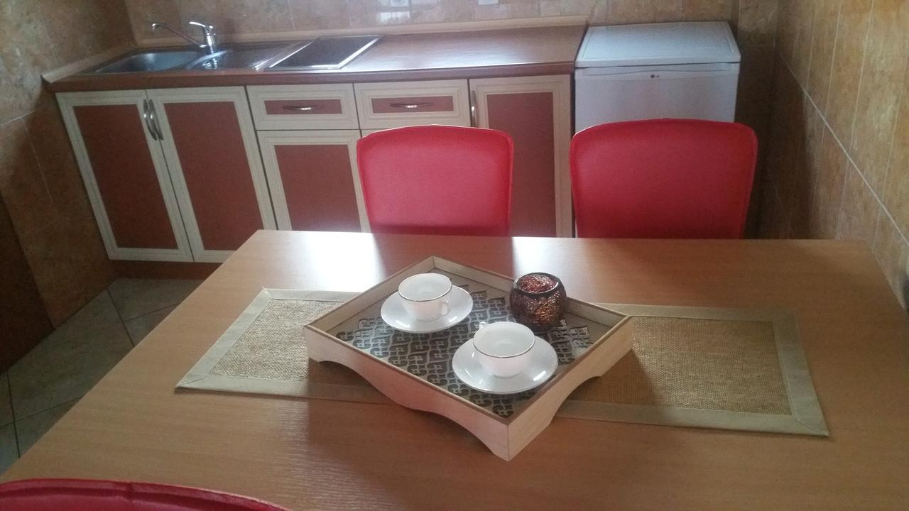 Apartments Tara Улцинь Екстер'єр фото