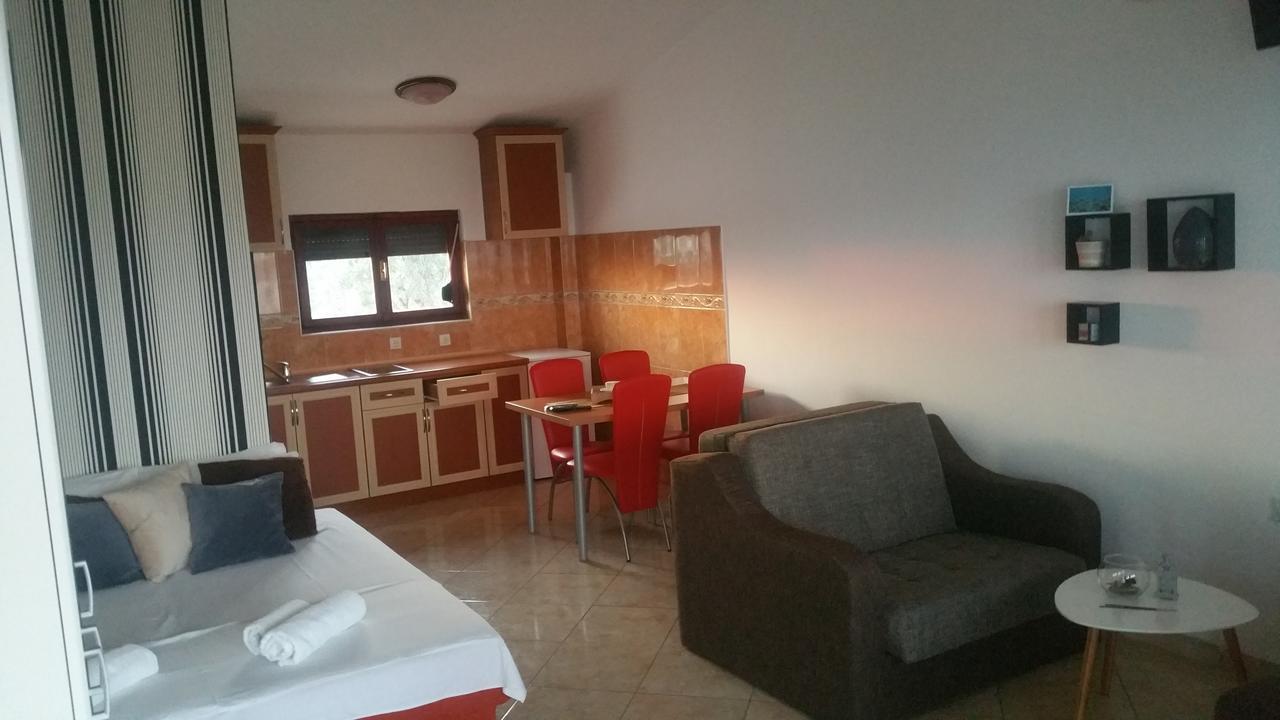 Apartments Tara Улцинь Екстер'єр фото