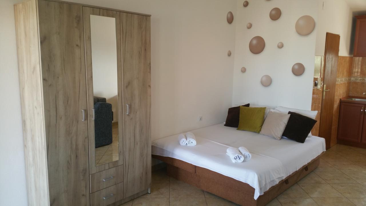 Apartments Tara Улцинь Екстер'єр фото